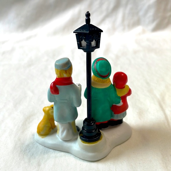 LeMax 1993 Christmas Village Figurines - Picture 5 of 8